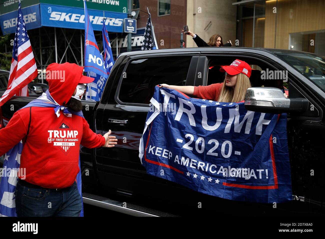 New York City, USA. 25th Oct, 2020. Pro Trump supporters clash with left-wing demonstrators following a march to Times Square on October 25, 2020 in New York City. As the November 3rd Presidential Election nears, tensions are high on both political lsides, often resulting in physical violence and police arrests. (Photo by John Lamparski/SIPA USA) Credit: Sipa USA/Alamy Live News Stock Photo