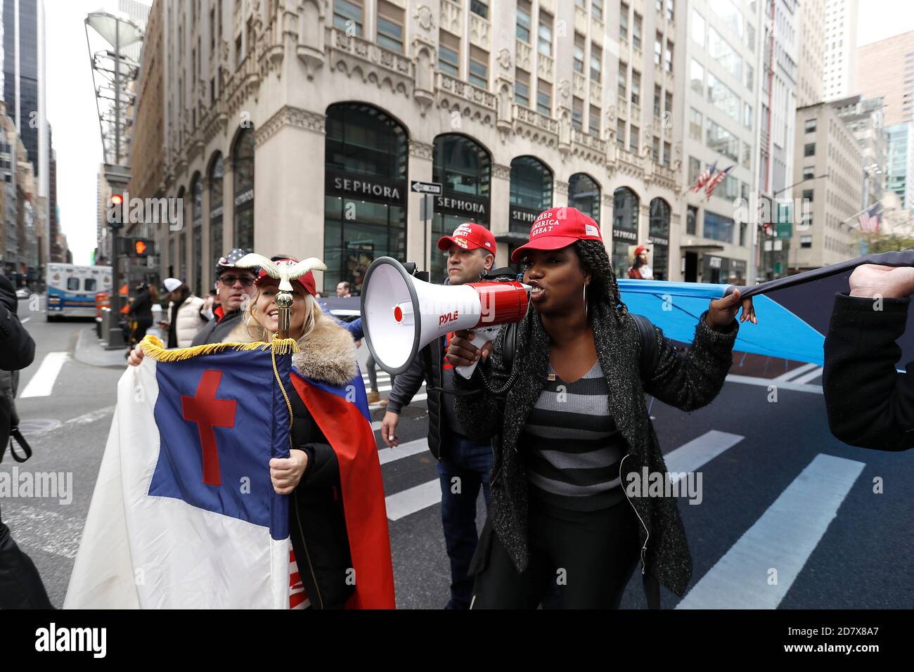 New York City, USA. 25th Oct, 2020. Pro Trump supporters clash with left-wing demonstrators following a march to Times Square on October 25, 2020 in New York City. As the November 3rd Presidential Election nears, tensions are high on both political lsides, often resulting in physical violence and police arrests. (Photo by John Lamparski/SIPA USA) Credit: Sipa USA/Alamy Live News Stock Photo