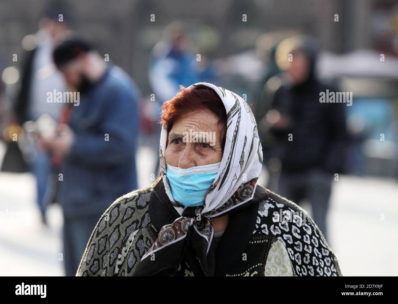 Elderly women wearing facemasks hi-res stock photography and images - Alamy