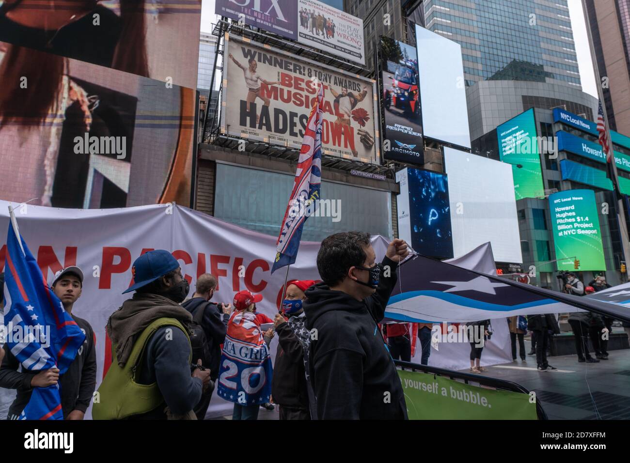 NEW YORK, NY – OCTOBER 25, 2020: Pro-Trump rally and convoy of cars ...