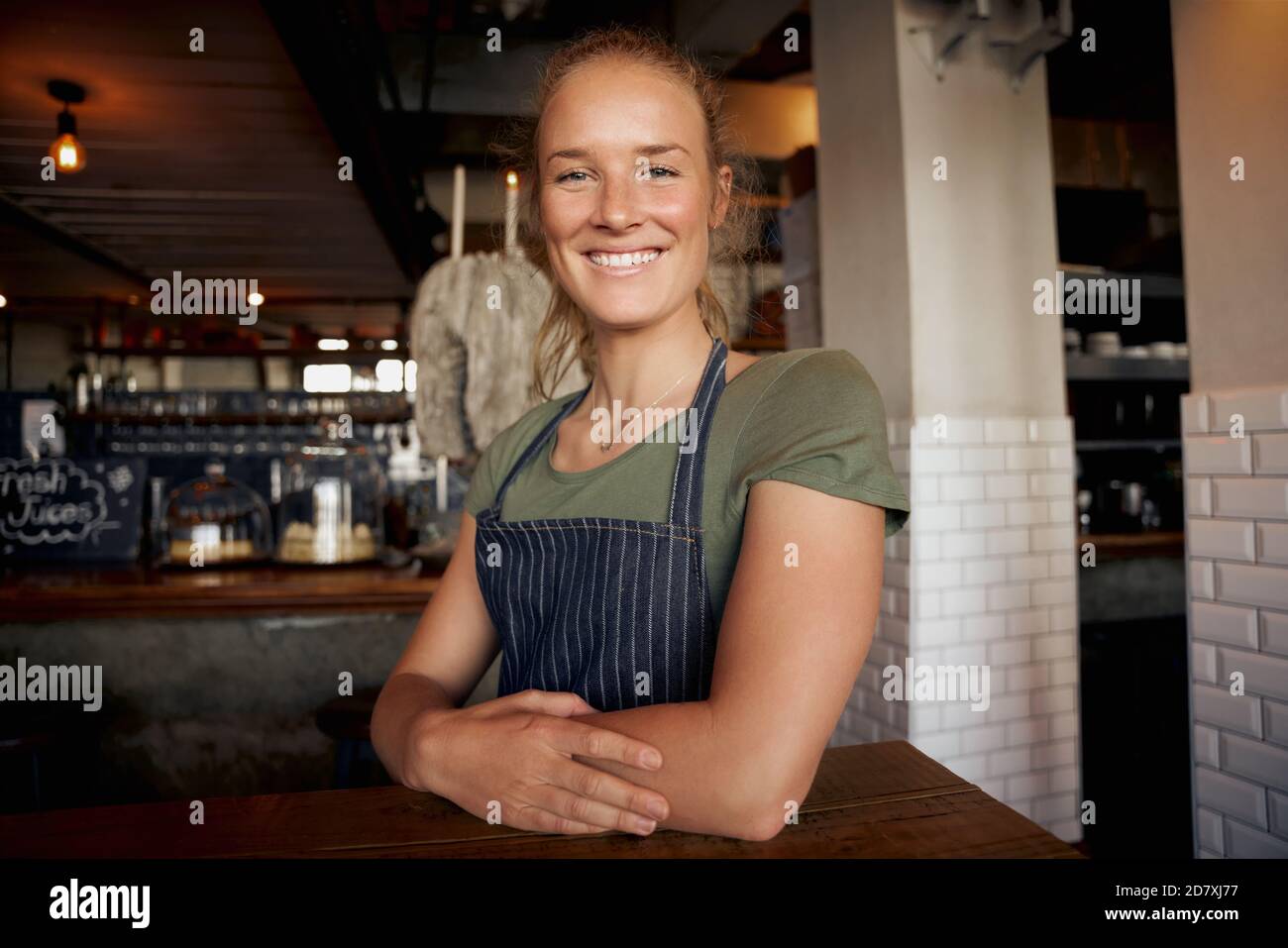 Woman wearing apron working in hi-res stock photography and images - Alamy
