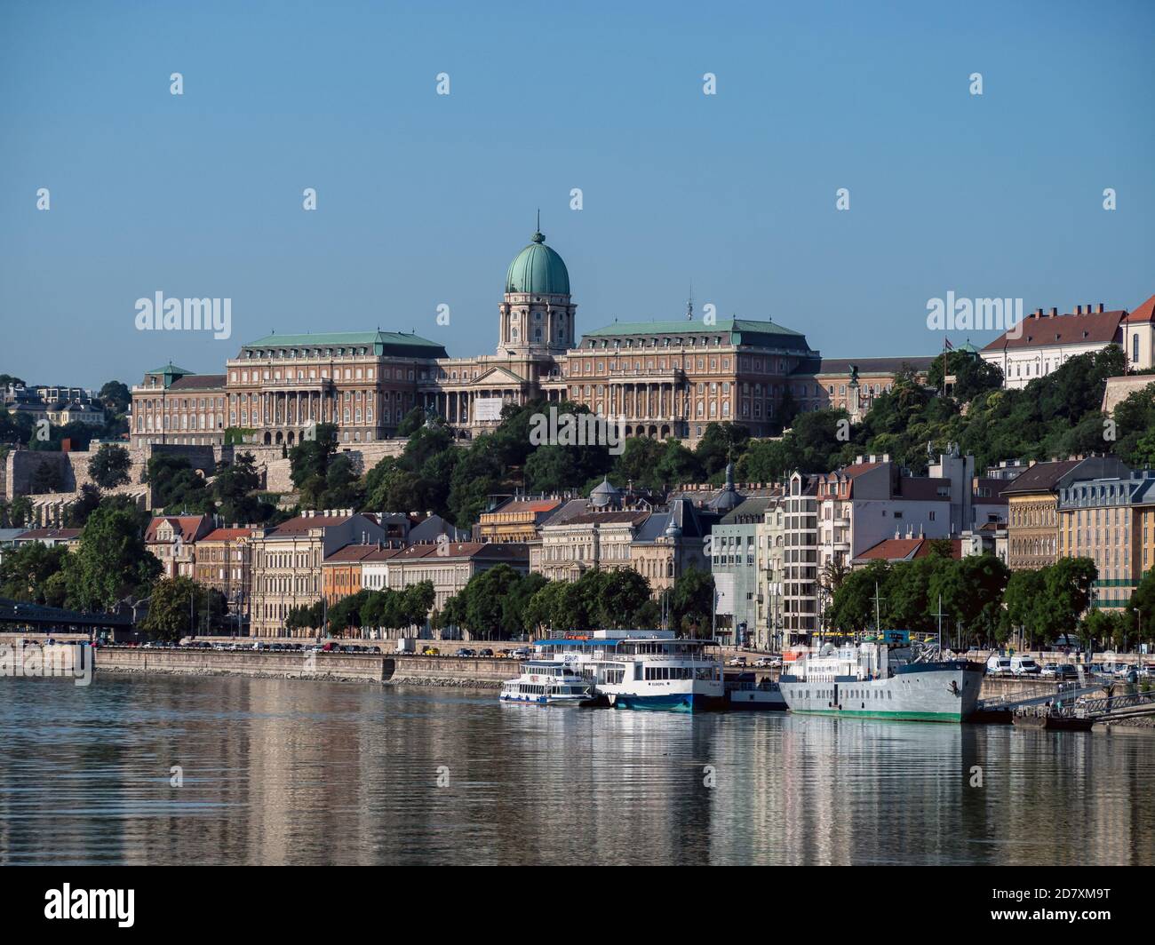 Budapest danube river and buda castle hi-res stock photography and ...