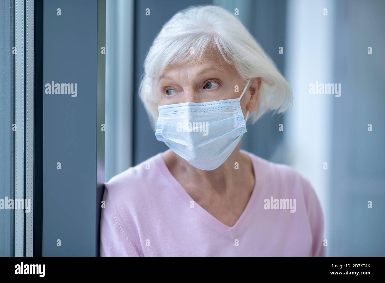 Elderly woman wearing pink hi-res stock photography and images - Alamy