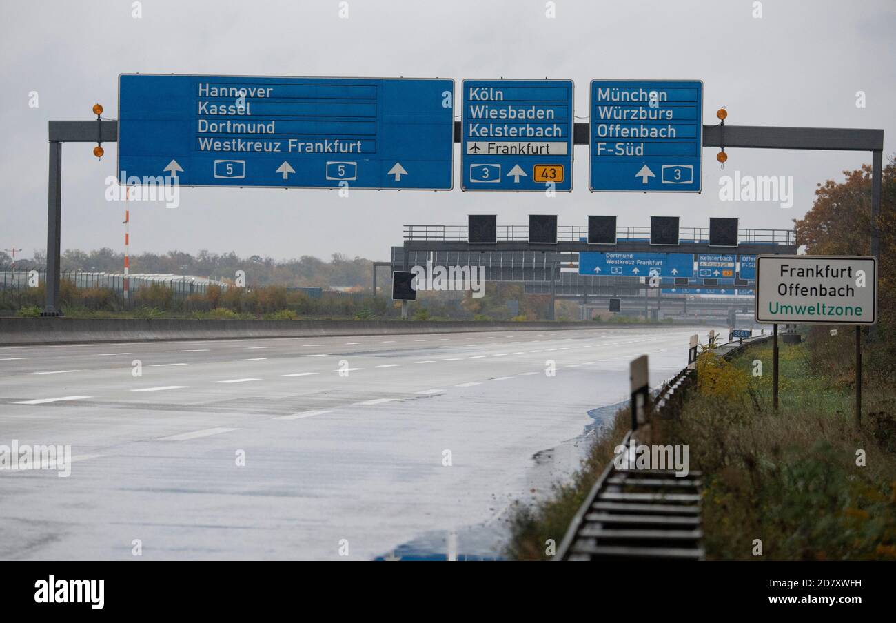 Empty motorway from bridge hi-res stock photography and images - Alamy