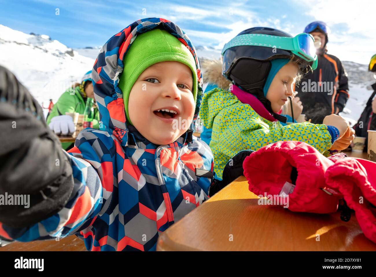 Ski party hi-res stock photography and images - Alamy