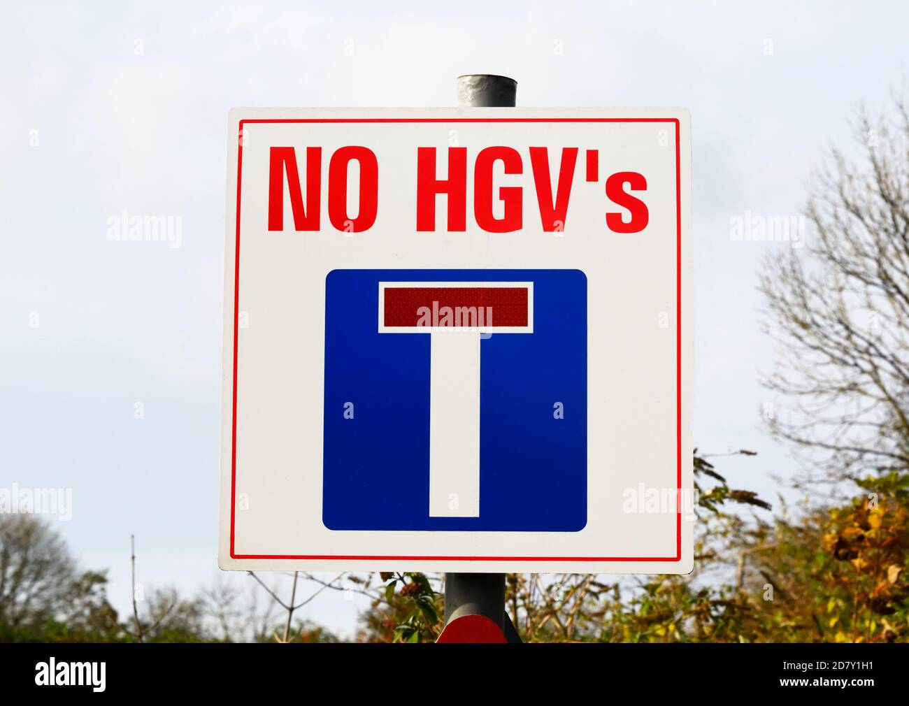 Warning sign with misplaced apostrophe, 'NO HGV's'. Boundary Bank Lane, Kendal, Cumbria, England, United Kingdom. Stock Photo