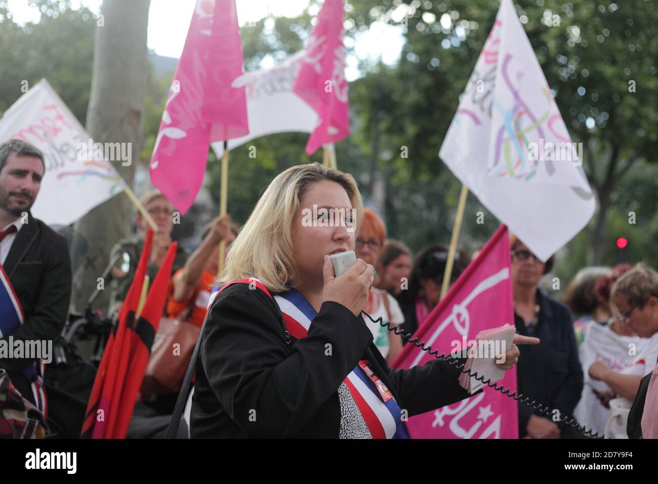 Demonstration of feminists against the disappearance of the Ministry of Women's Rights in front of Matignon in Paris Stock Photo