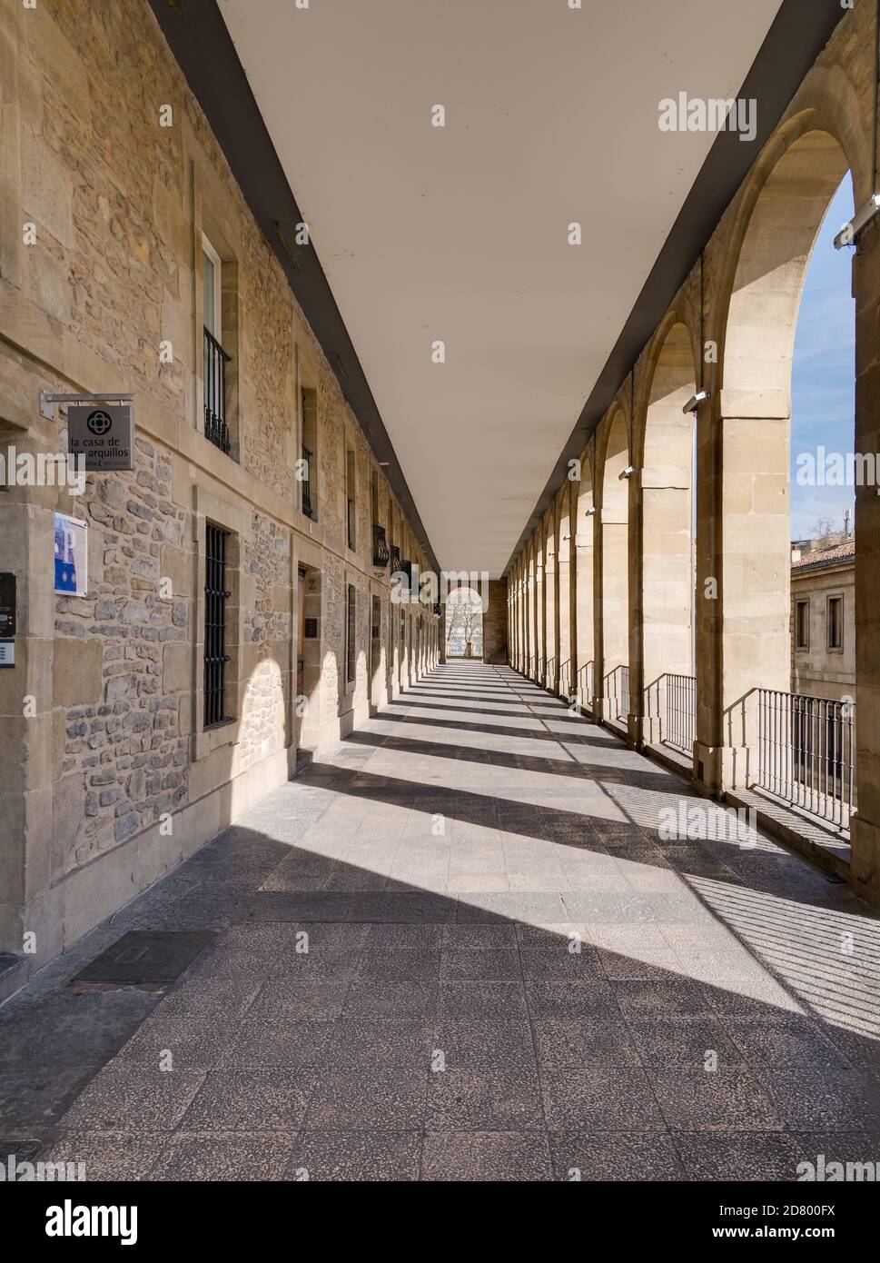 Los Arquillos passage ('the little arches') in the Old Town of Vitoria-Gasteiz, Basque Country, Spain Stock Photo