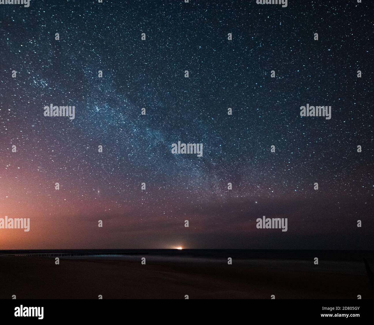 Woman sky night beach stars hi-res stock photography and images - Alamy
