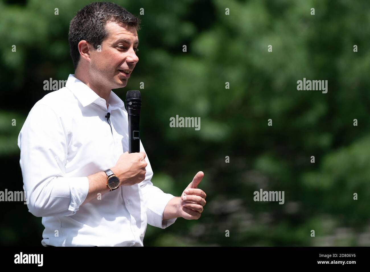2020 Democratic Presidential hopeful, South Bend, Indiana Mayor, Pete Buttigieg speaks during a campaign event in Muscatine, Iowa on August 14, 2019. Buttigieg is campaigning in Iowa for the next two days discussing his plans to empower rural America. Credit: Alex Edelman/The Photo Access Stock Photo