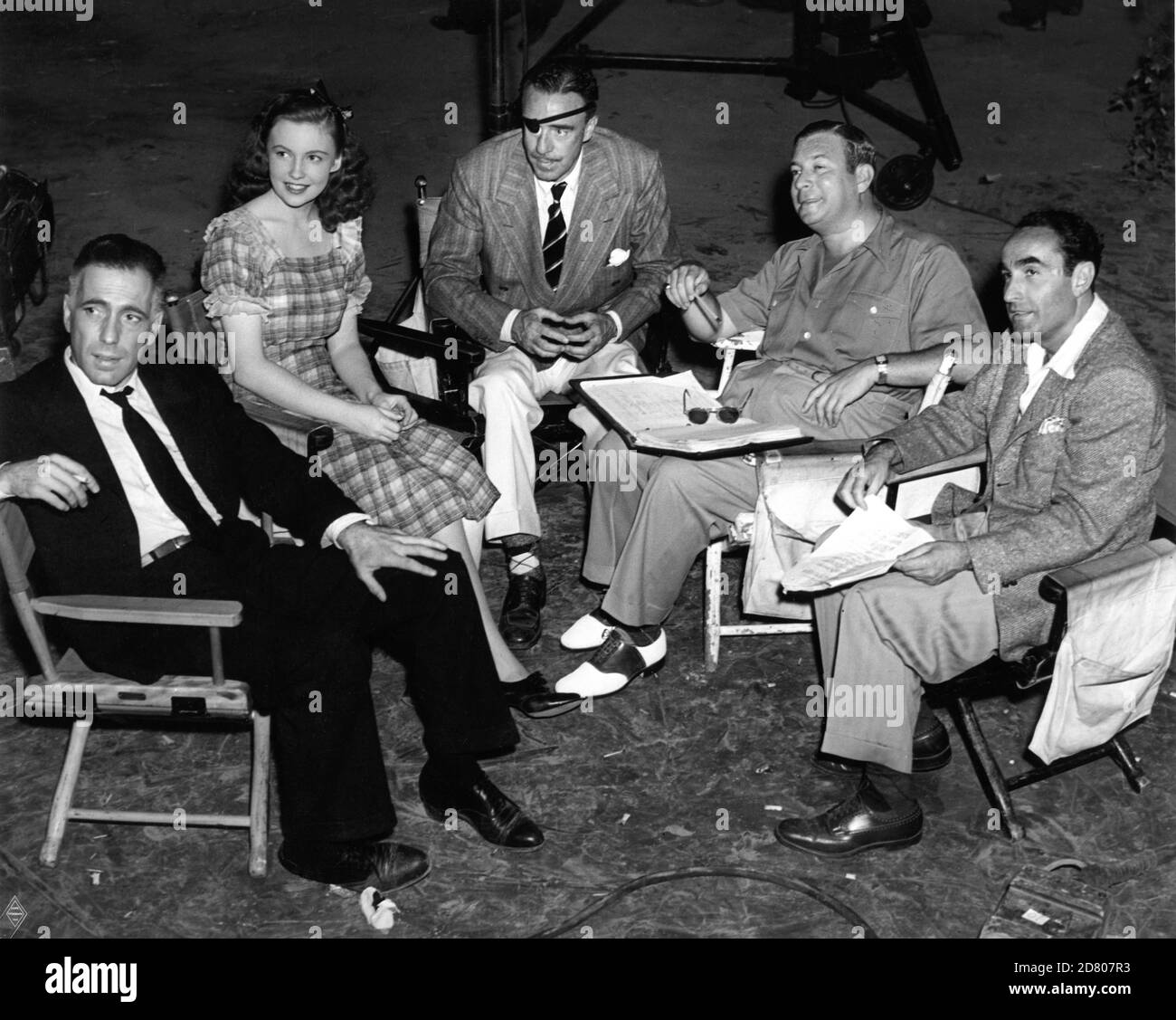 HUMPHREY BOGART JOAN LESLIE RAOUL WALSH Associate Producer MARK HELLINGER and Dialogue Director IRVING RAPPER on set candid during filming of HIGH SIERRA 1941 director RAOUL WALSH screenplay JOHN HUSTON and W.R.BURNETT novel W.R.BURNETT Warner Bros. Stock Photo