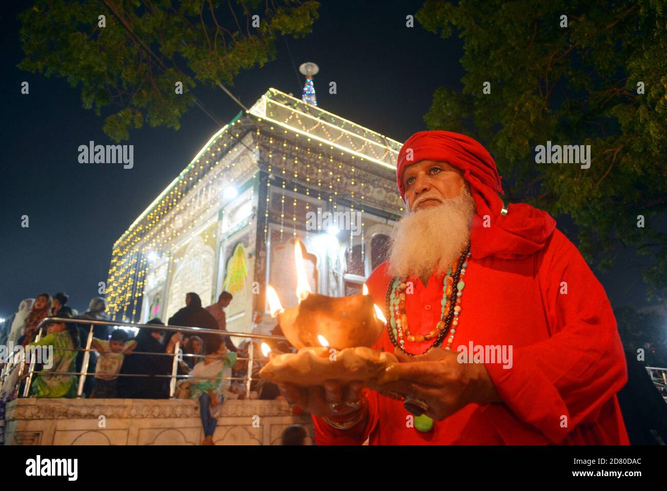 Lahore, Pakistan. 25th Oct, 2020. Pakistani Muslim devotees light candles and earthen lamps at