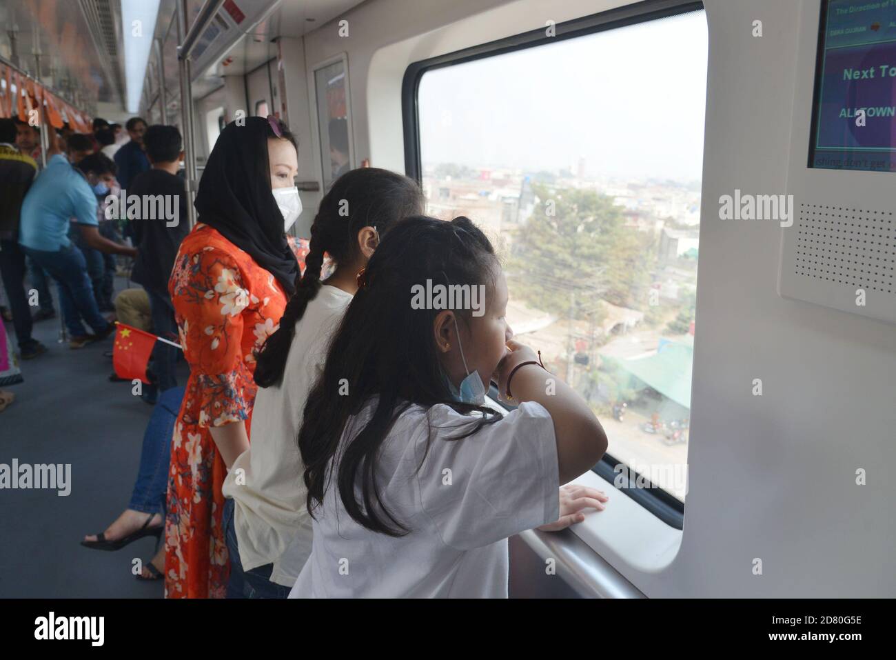 Pakistani and Chinese people holding both countries national flags and ...