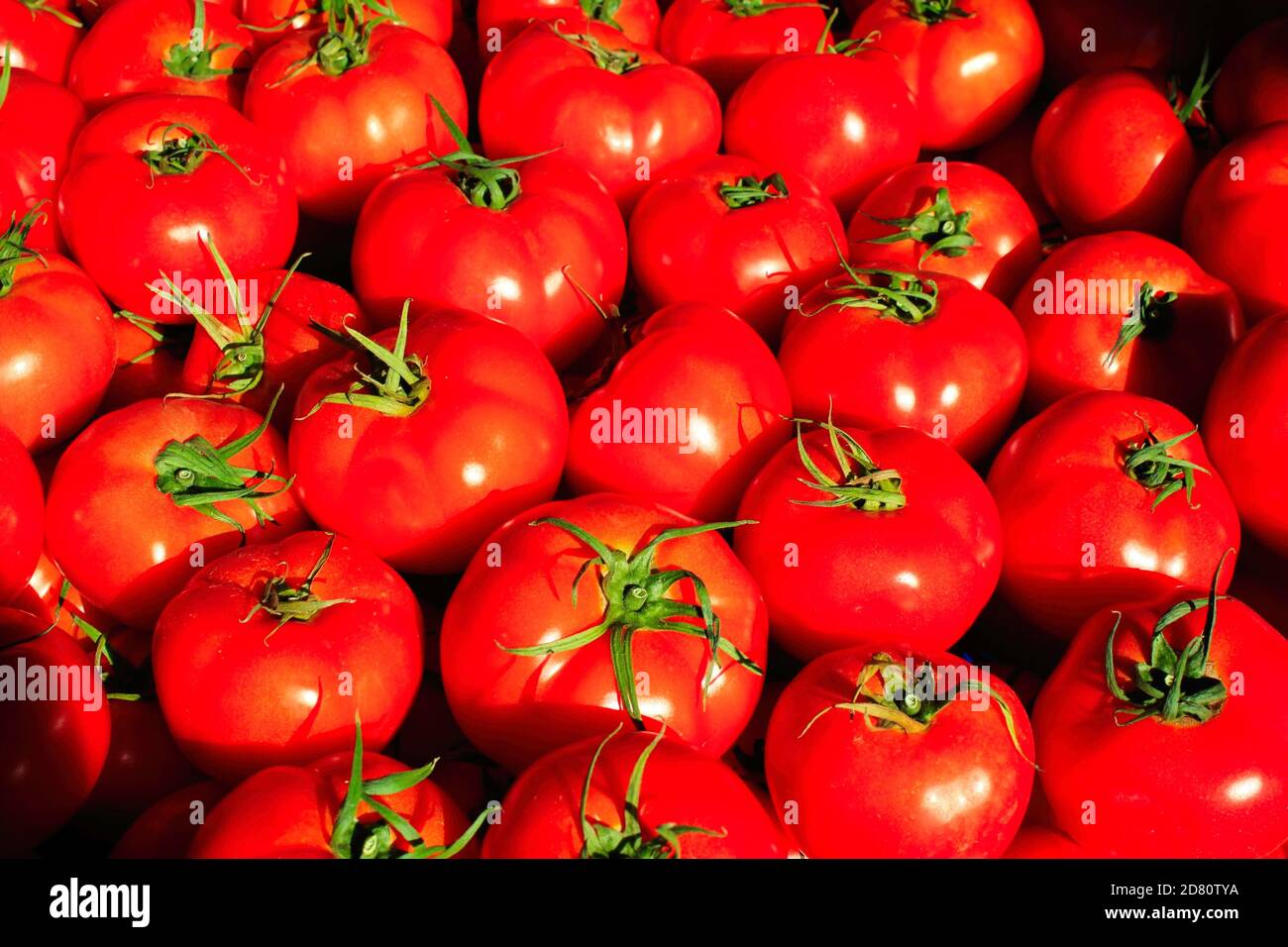 Stall with tomatoes at street market Stock Photo - Alamy
