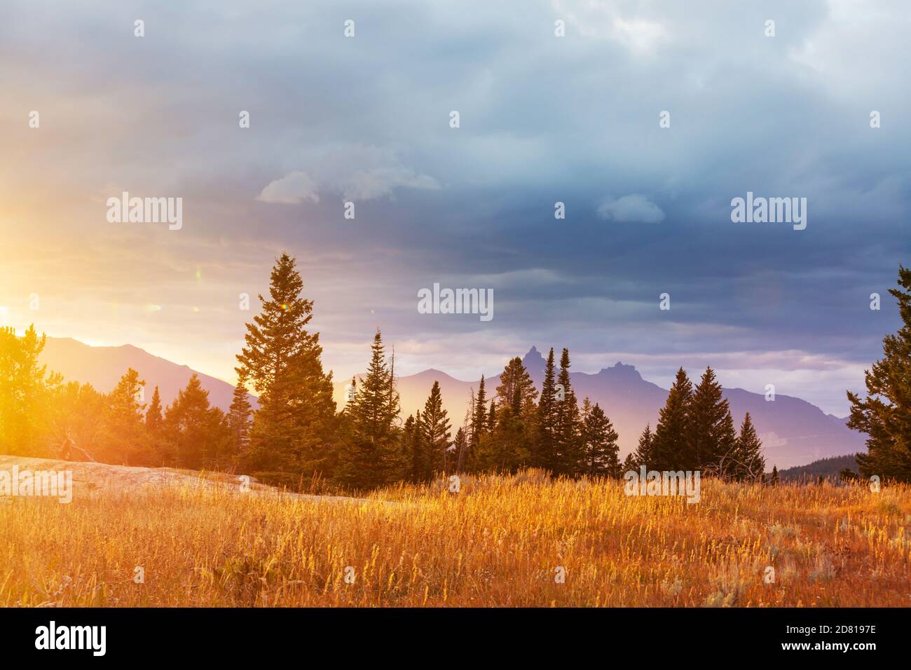 Scenic Sunset in the mountains. Autumn season Stock Photo - Alamy