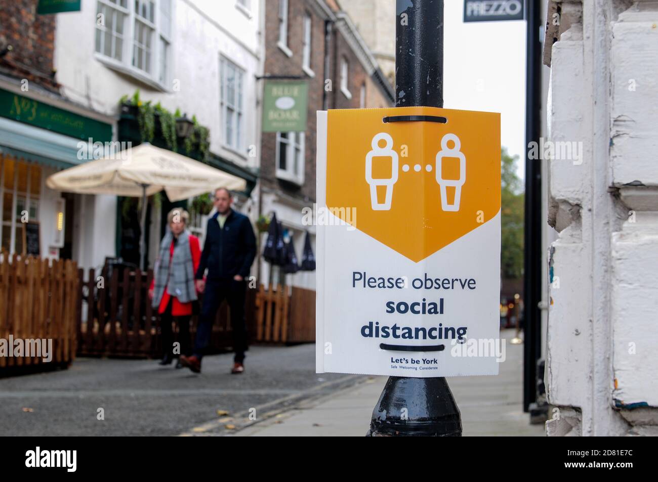 Advising Sign A billboard poster advising people hi-res stock photography and images ...