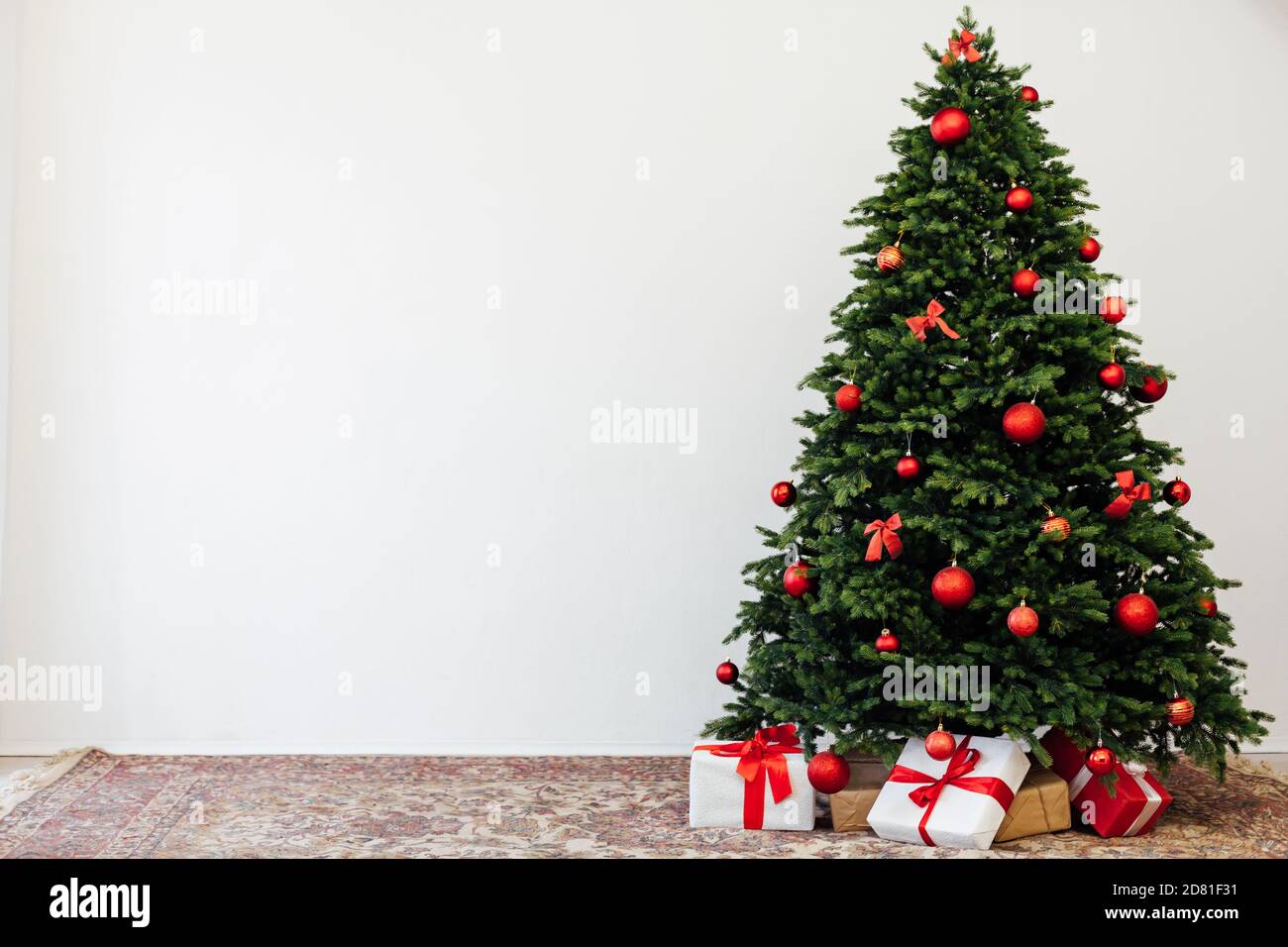 Christmas Tree With Gift Decor For The New Year 2022 Holiday Winter Place For Inscription Stock Photo - Alamy