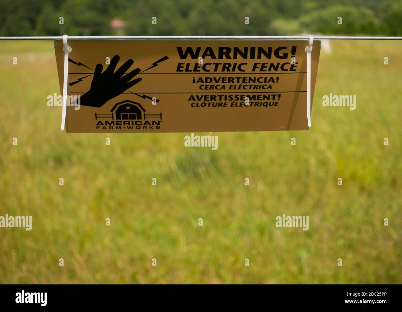 Electric fence warning sign in french hires stock photography and