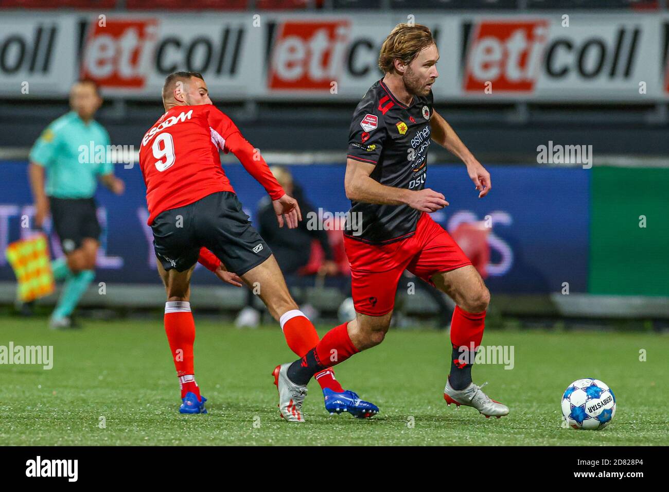 ROTTERDAM, NETHERLANDS - OCTOBER 26: Jordy Thomassen of Helmond Sport,  Thomas Verhaar of Excelsior during the first round of the Dutch TOTO KNVB  Cup match between Excelsior and Helmond Sport at Van