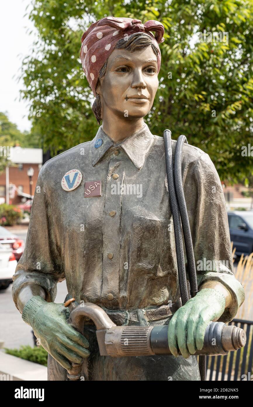 Wood-Ridge, NJ - Sept. 15, 2020: Bronze statue of Rosie the Riveter by John Giannotti on the site of the old Curtiss-Wright factory. Rosie the Riveter Stock Photo