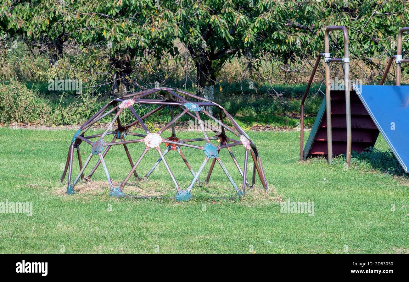 Classic Backyard Metal Monkey Bars Climber