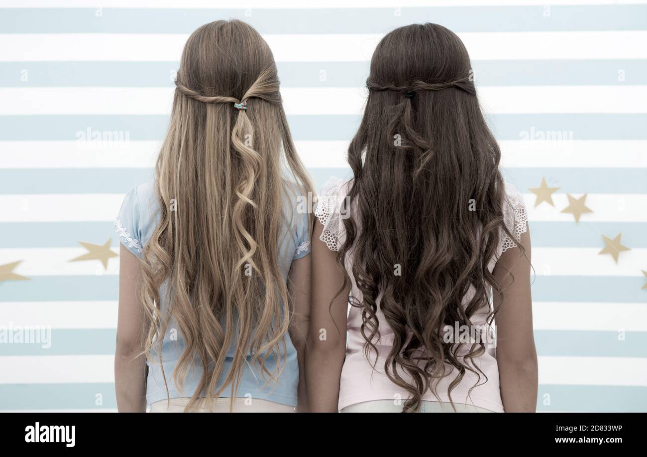 Girls children long curly hair rear view. Treat hair proper way according  type. Apply conditioner mask after washing and spray oil before styling  curls. Hairstylist tips. Easy hairstyles every day Stock Photo -