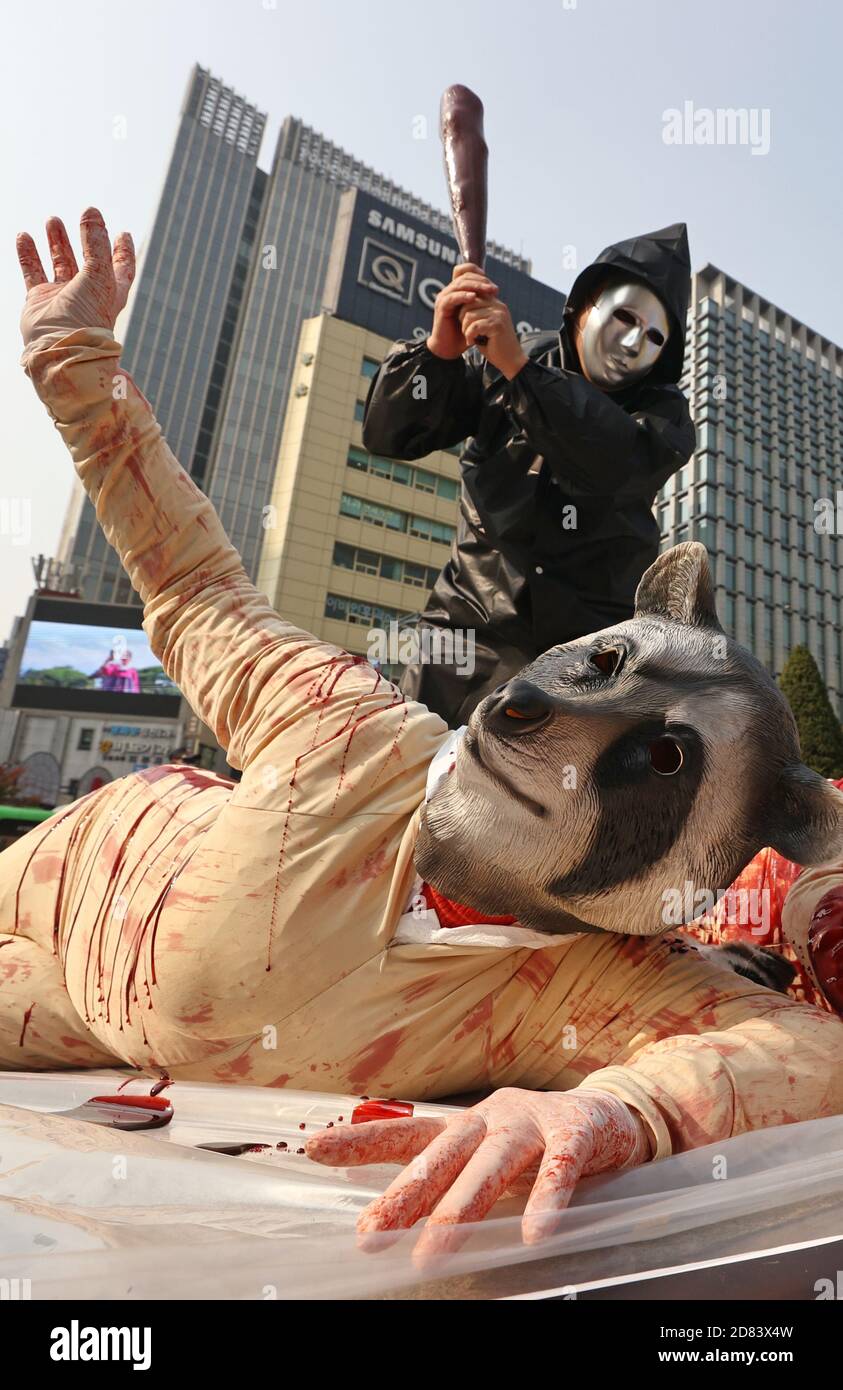 27th Oct, 2020. Vegans' rally A protestor wearing a mask of a dog is seen as a group of vegans and animal rights activists rally in Seoul on Oct. 27, 2020, to call for people to go vegan and voice their objection to the killing of animals for their fur. Credit: Yonhap/Newcom/Alamy Live News Stock Photo