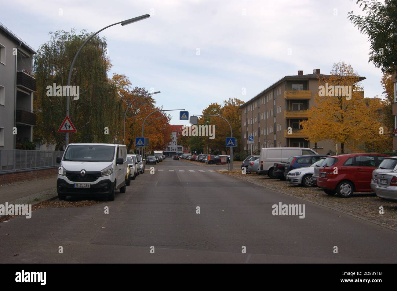 Die Altonaer Straße in Berlin-Spandau mit Blick Richtung Osten zur Klosterstraße. Stock Photo