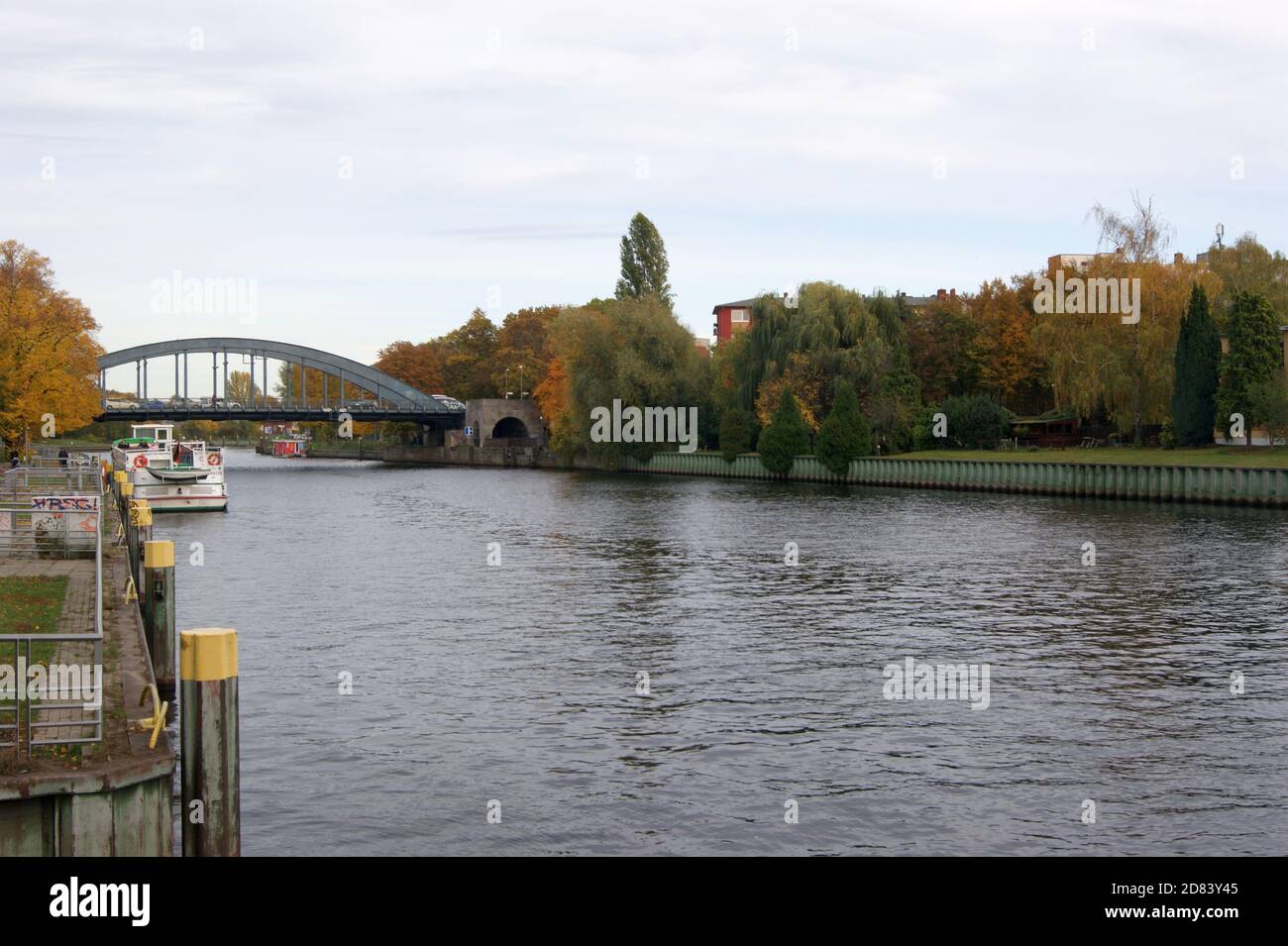 Blick auf die über die Havel führende Charlottenbrücke in Berlin-Spandau. Stock Photo