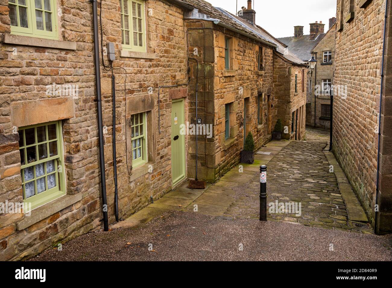 UK, England, Staffordshire, Moorlands, Longnor, Chapel Lane, stone built cottages in no through road Stock Photo