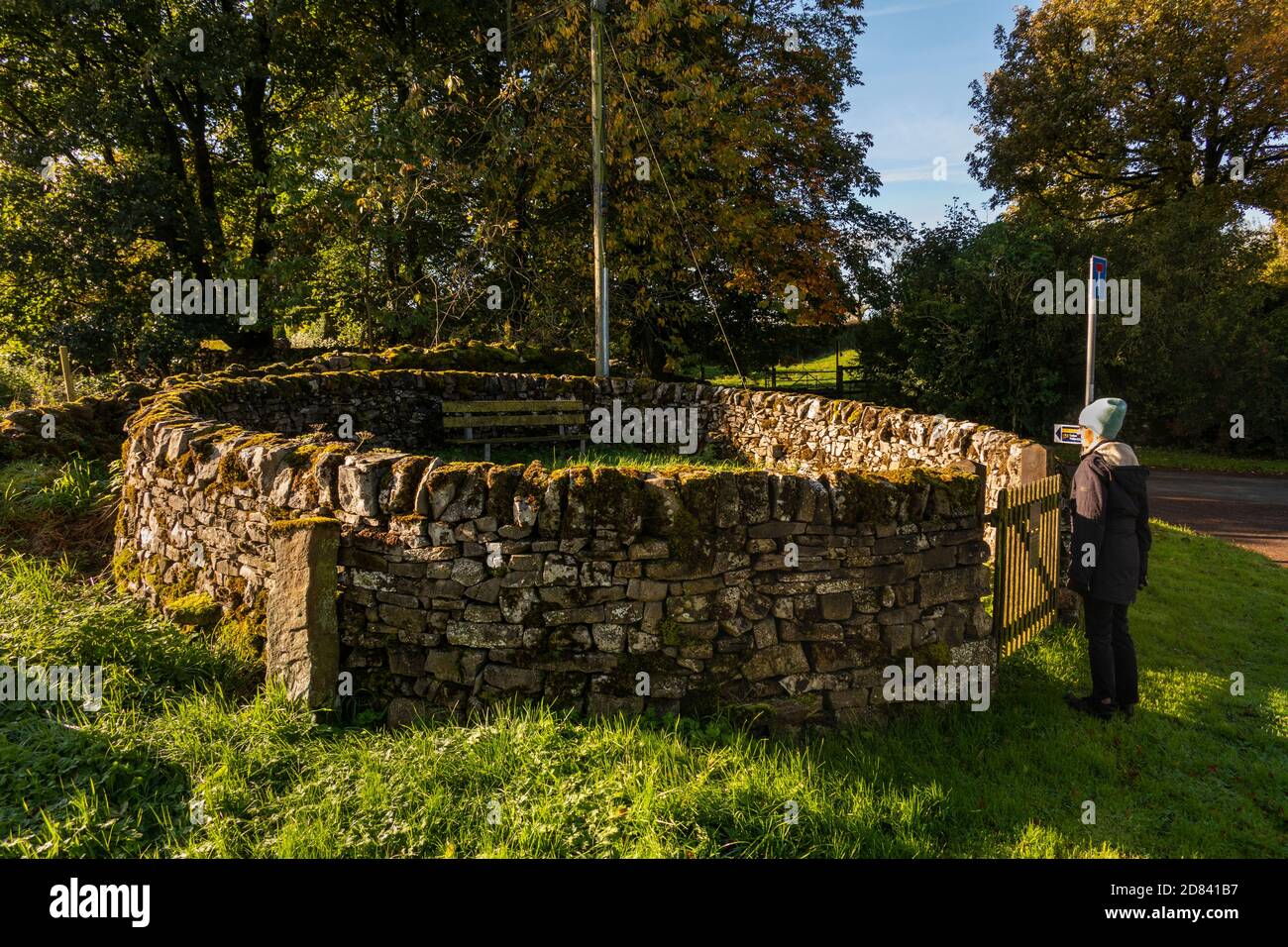UK, England, Staffordshire, Moorlands, Grindon, visitor at village pinfold in autumn Stock Photo
