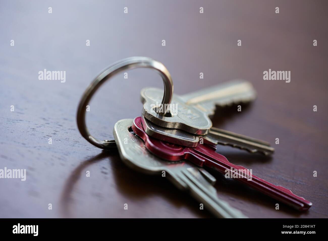 Set of house keys on a keyring sitting on a table Stock Photo - Alamy
