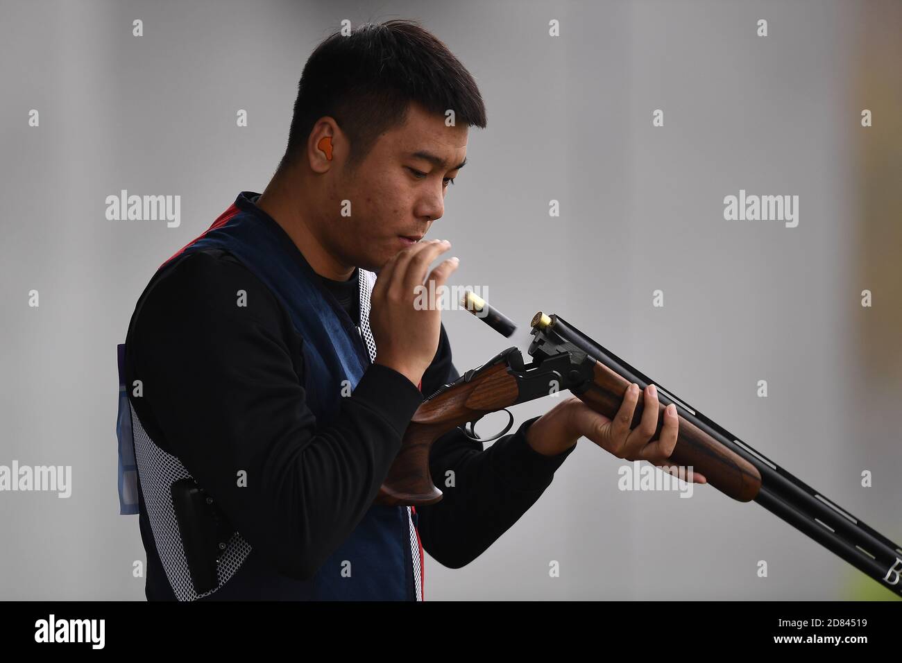 Trap shooting shells hires stock photography and images Alamy