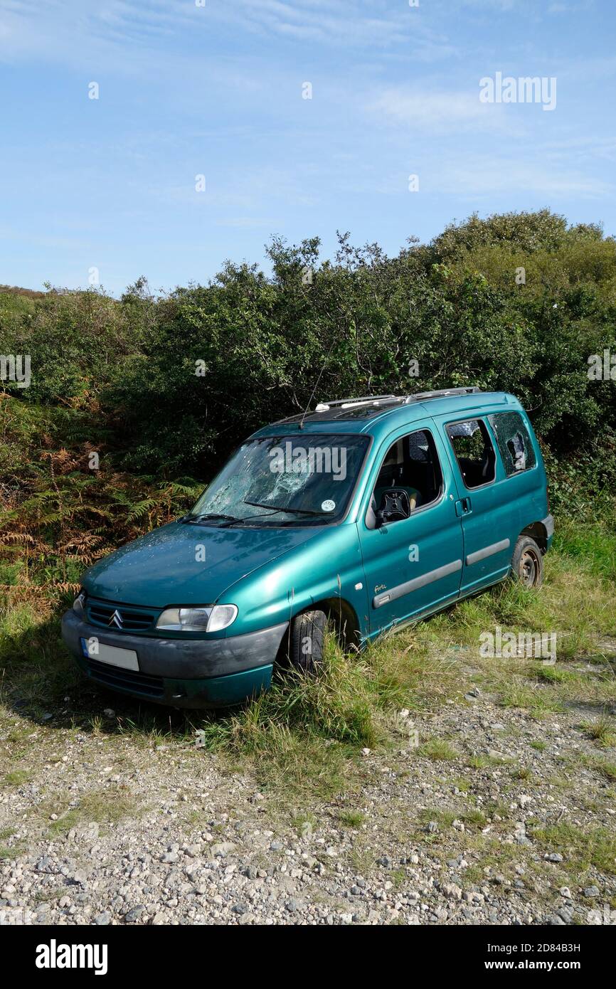 Wrecked or Damaged Citroen Berlingo Forte MPV ( Multi Purpose Vehicle ) Car Mark One Stock Photo