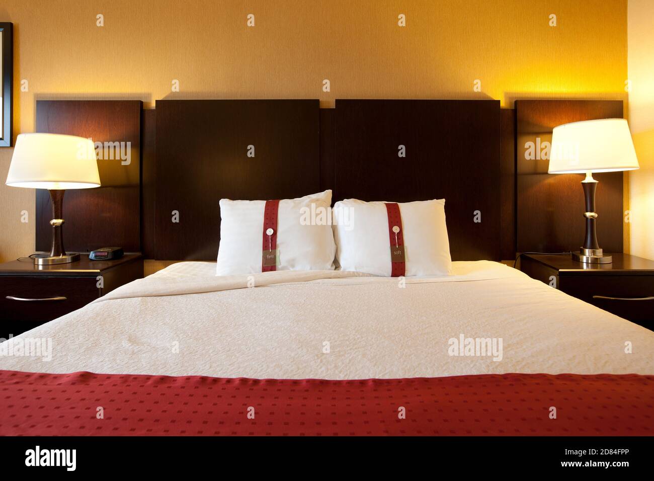King size bed in an hotel room Stock Photo - Alamy
