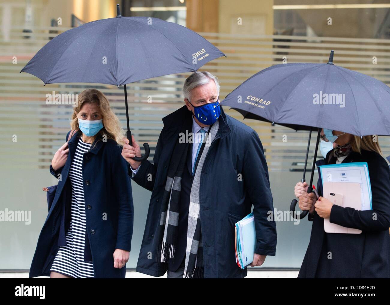 London, UK. 27th Oct, 2020. EU Chief negotiator, Michel Barnier, leaves his hotel to continue EU negotiations with David Frost. Credit: Mark Thomas/Alamy Live News Stock Photo