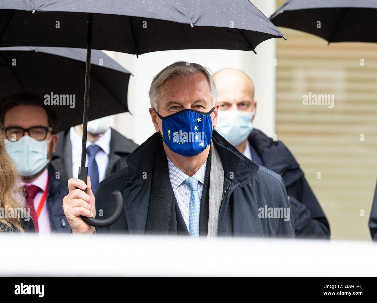 London, UK. 27th Oct, 2020. EU Chief negotiator, Michel Barnier, leaves his hotel to continue EU negotiations with David Frost. Credit: Mark Thomas/Alamy Live News Stock Photo