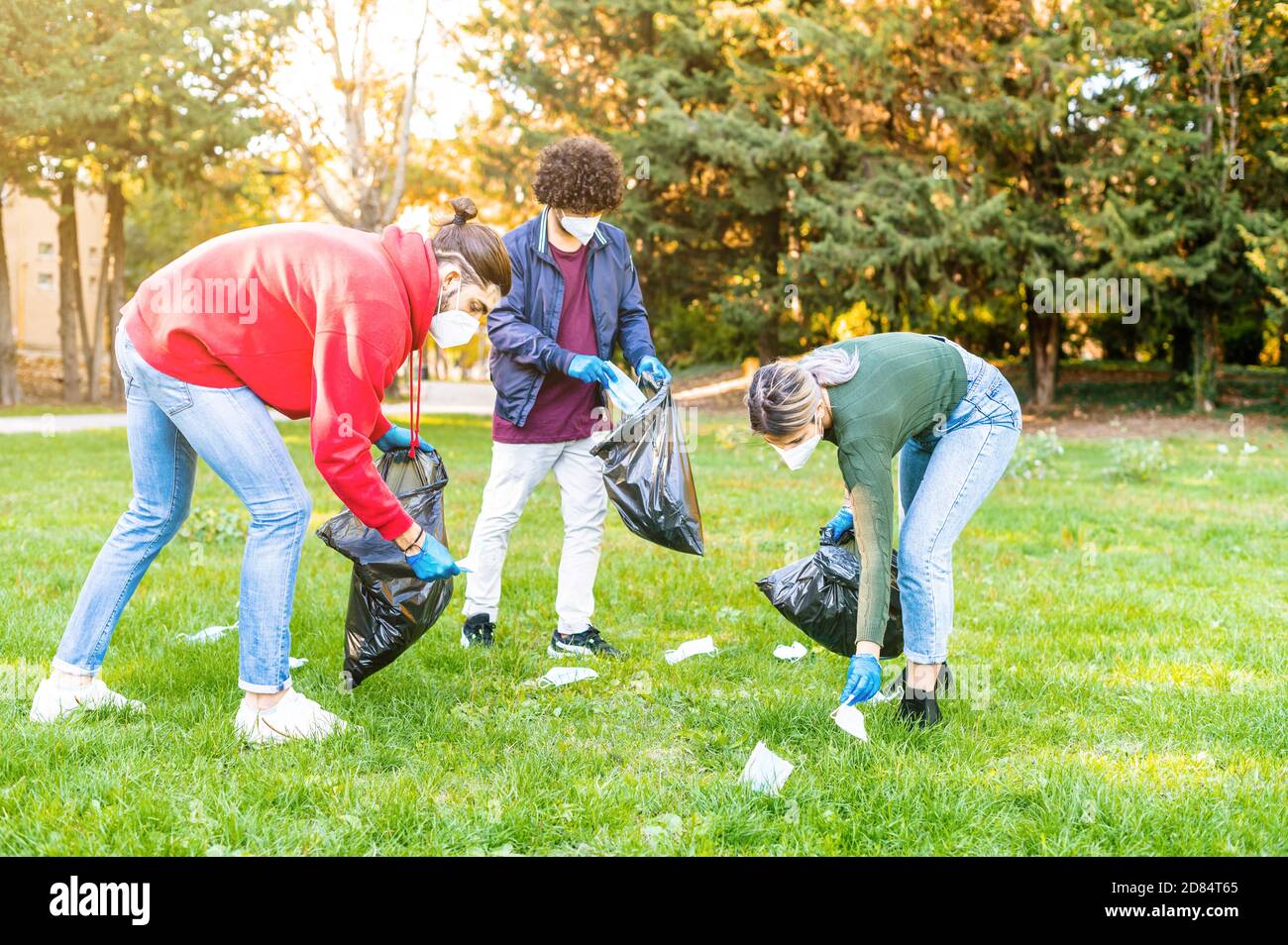Clean up garbage. Pick up litter. clean park. the park keeper found some litter in the park.