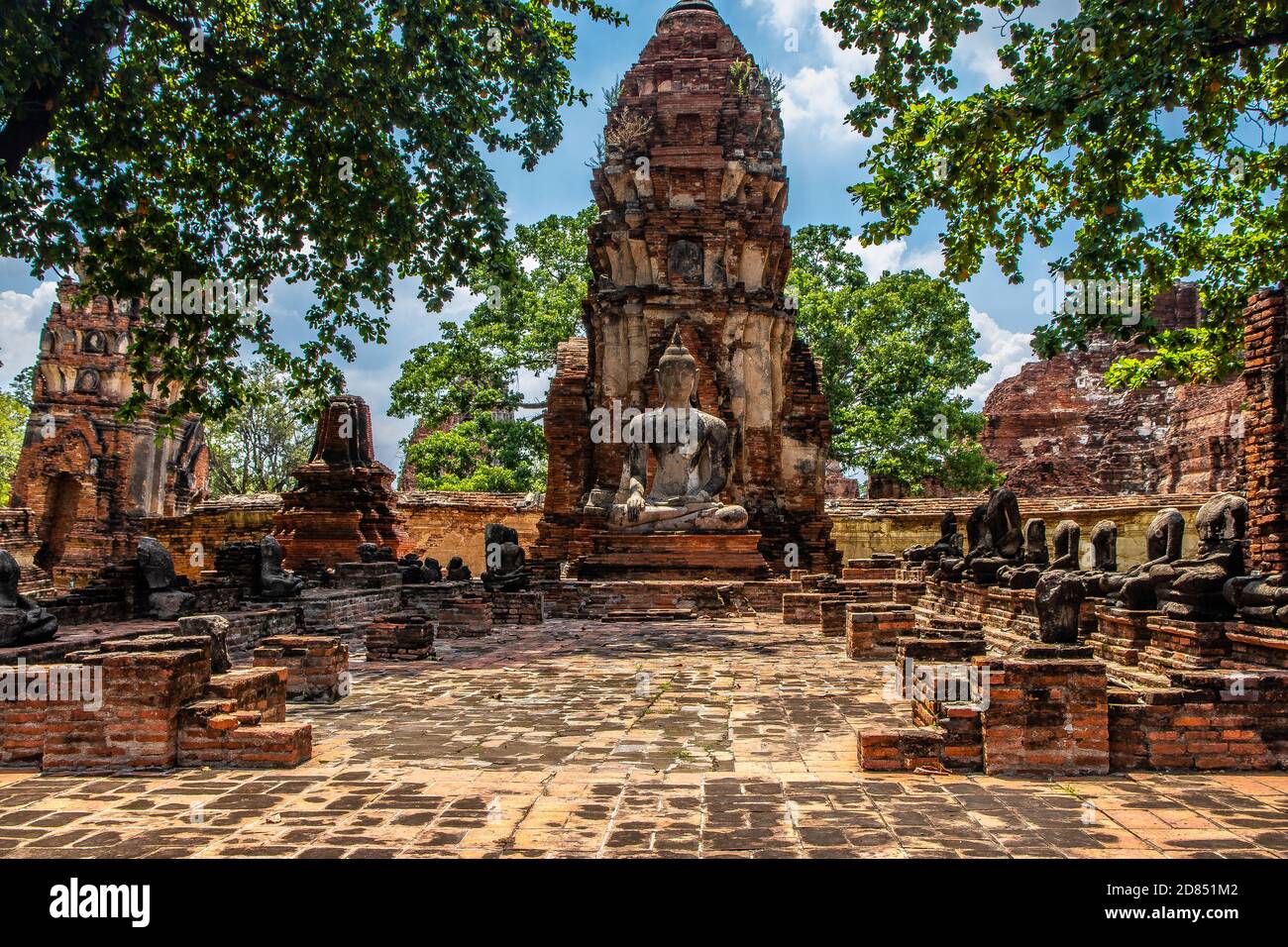 Ayutthaya Wat Mahathat Stock Photo Alamy