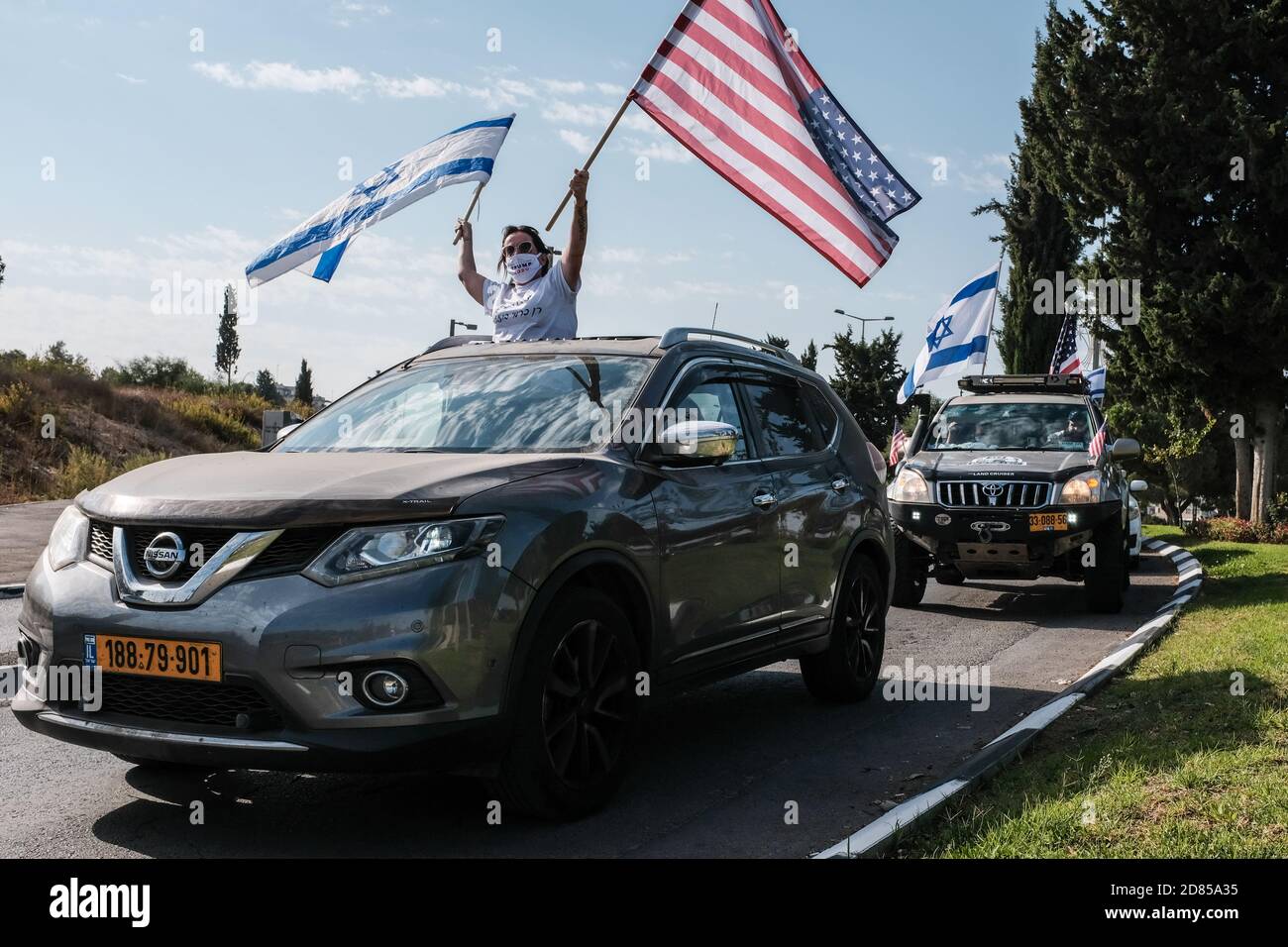 Jerusalem, Israel. 27th Oct, 2020. Republicans Overseas Israel leads a convoy for the presidential reelection campaign of POTUS Donald Trump from Road 1 near Tel Aviv to Jerusalem. Israel is home to approximately 300,000 US citizens, one of the largest populations of non resident US citizens with an estimated 200,000 eligible American voters. Credit: Nir Alon/Alamy Live News Stock Photo