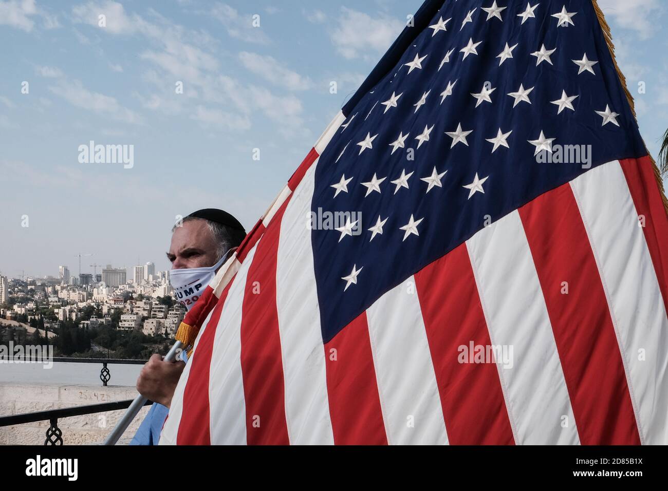 Jerusalem, Israel. 27th Oct, 2020. Republicans Overseas Israel leads a convoy for the presidential reelection campaign of POTUS Donald Trump from Road 1 near Tel Aviv to Jerusalem. Israel is home to approximately 300,000 US citizens, one of the largest populations of non resident US citizens with an estimated 200,000 eligible American voters. Credit: Nir Alon/Alamy Live News Stock Photo