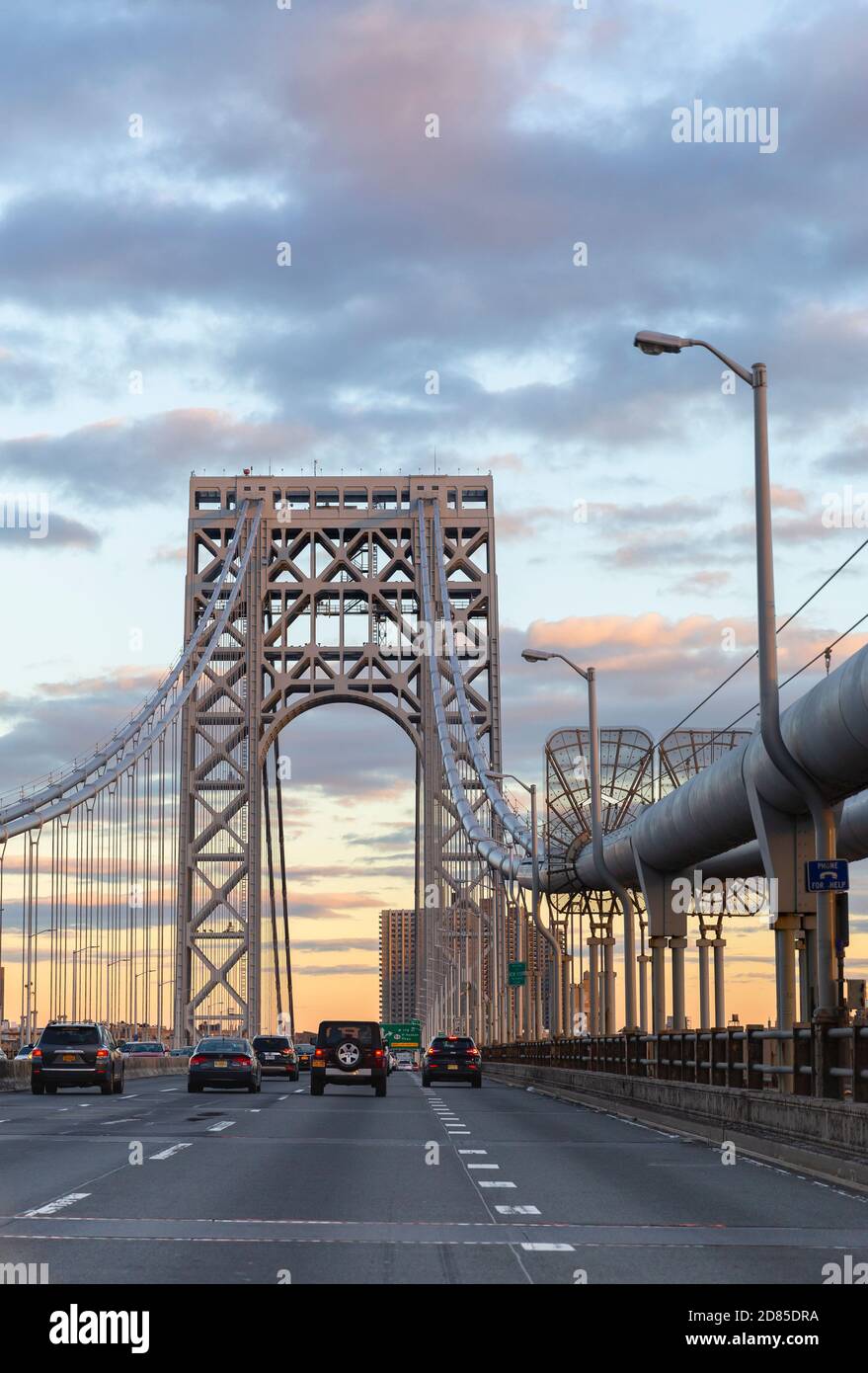 Washington Suspension Bridge spans between New York and New