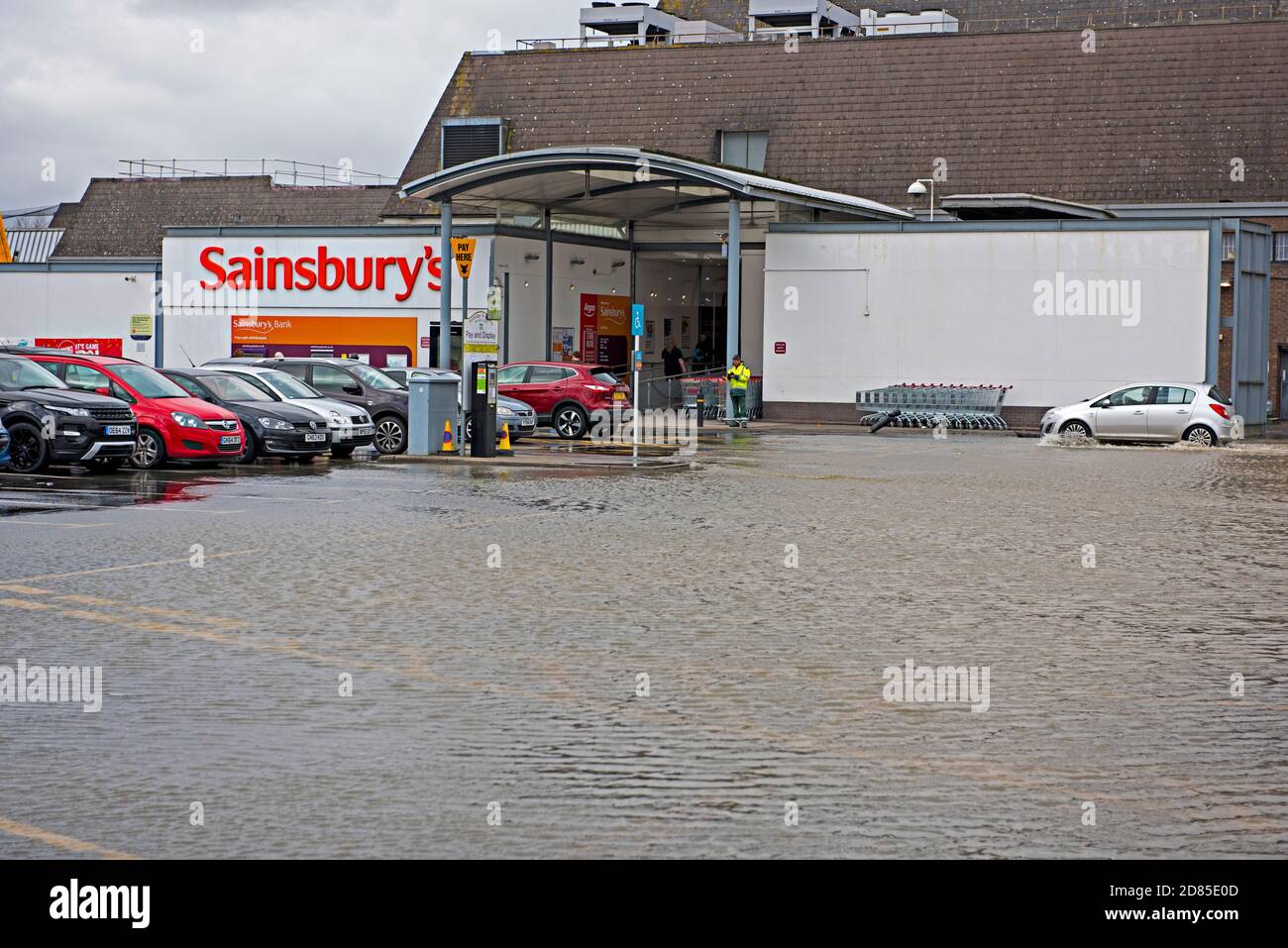 The Sainsbury's and Beales car park in Tonbridge, UK flooded following  heavy rain and overtopping of the River Medway that runs through the town  Stock Photo - Alamy