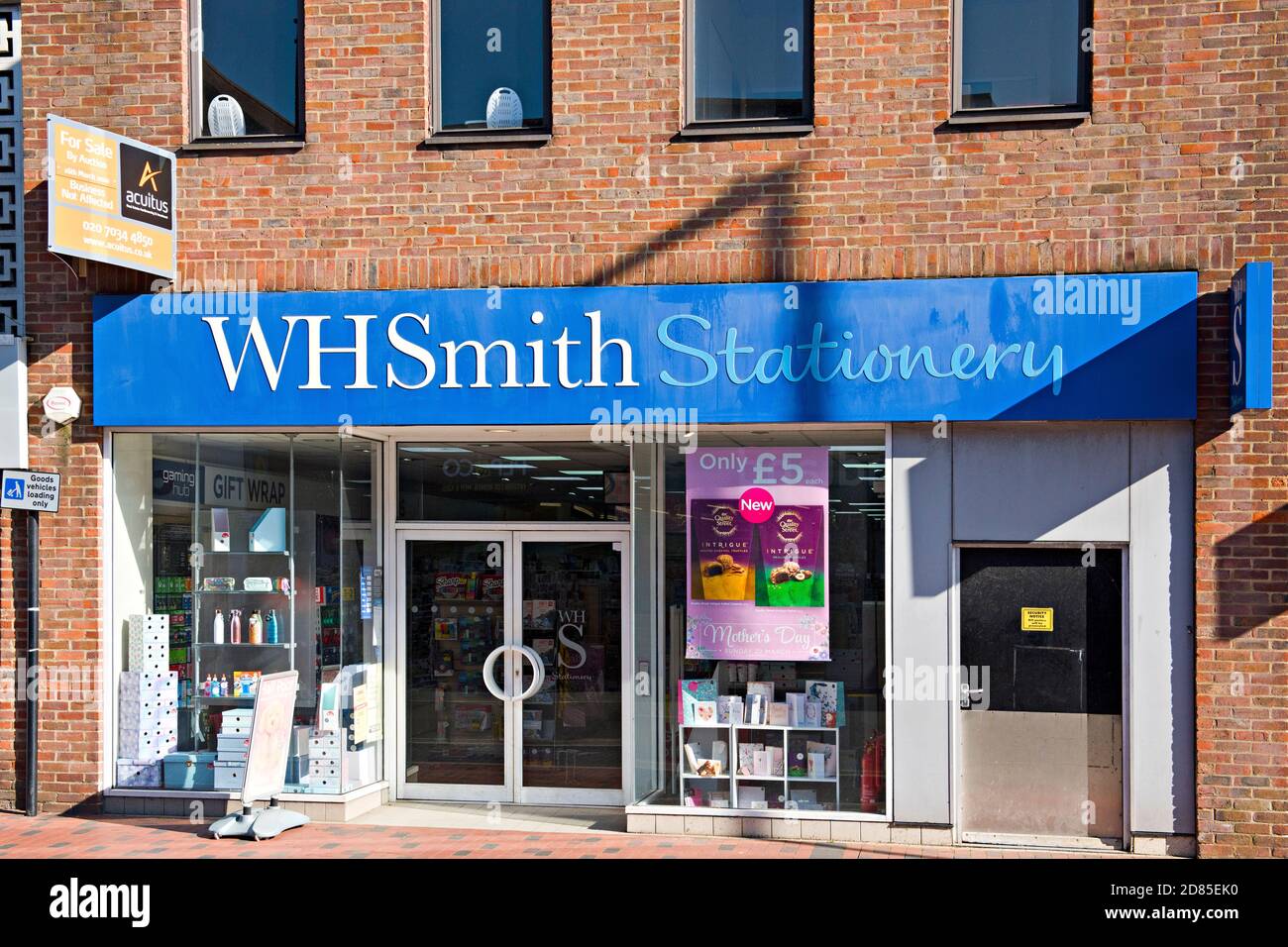 WH Smith stationery retailer in High Street location Stock Photo