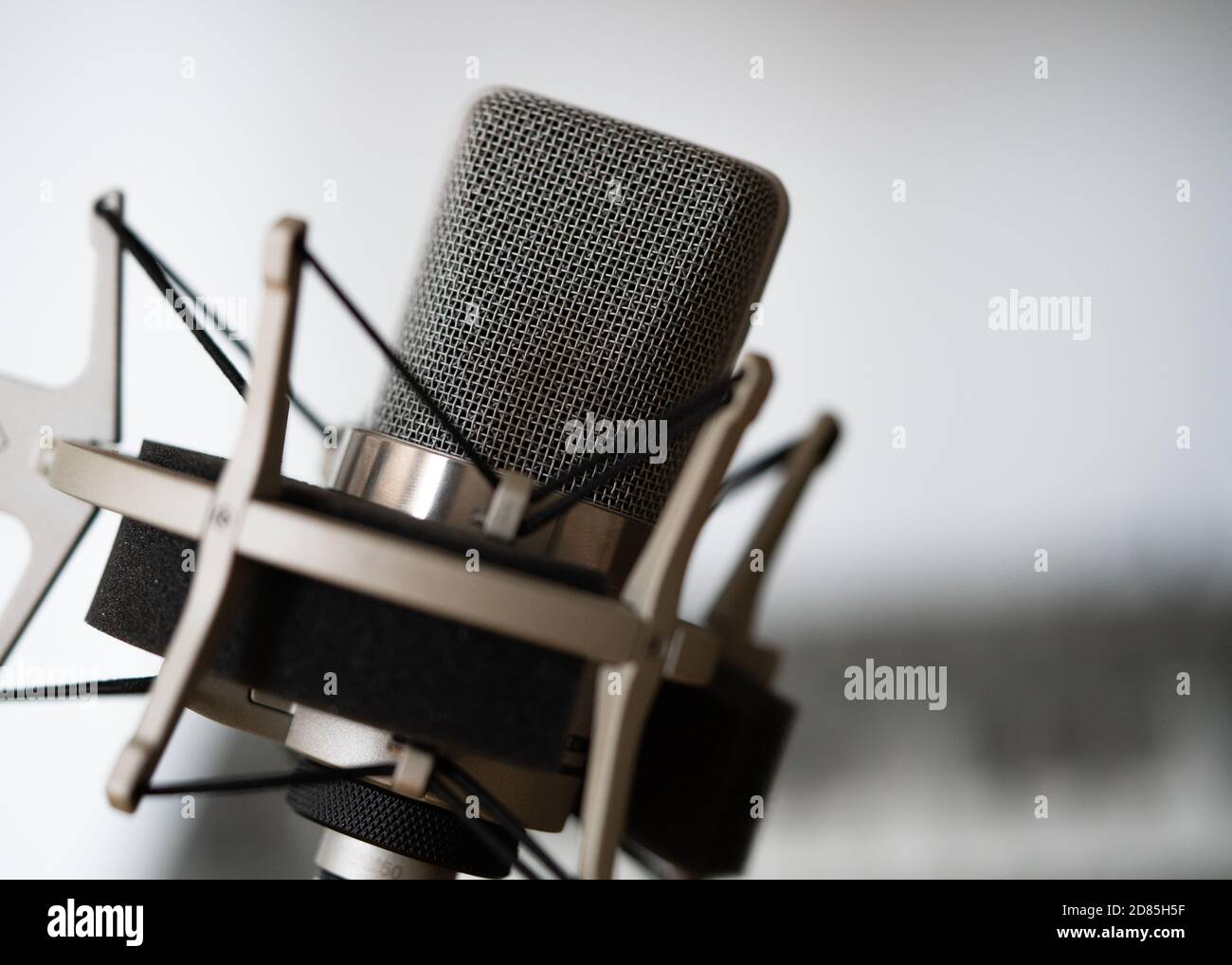 High quality microphone hires stock photography and images Alamy