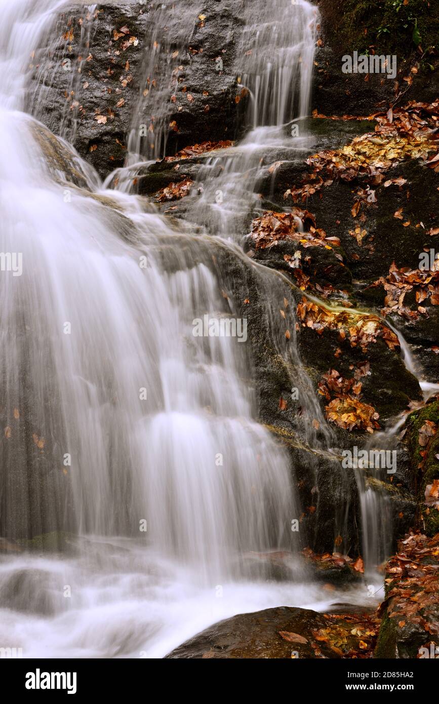 Water splashing over rocks hi-res stock photography and images - Alamy