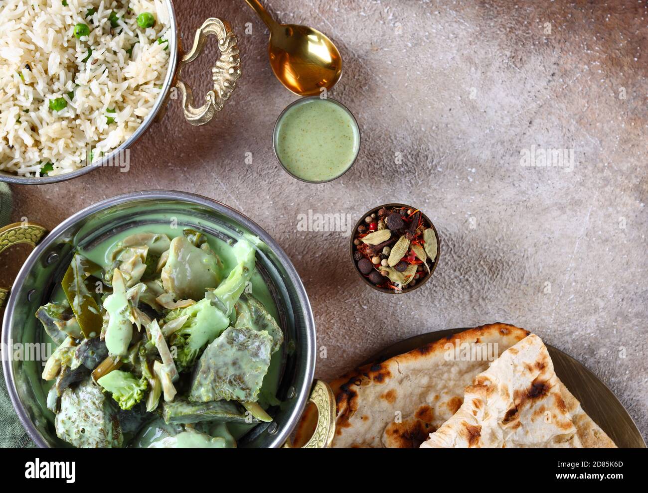 traditional indian food green curry lamb Stock Photo Alamy