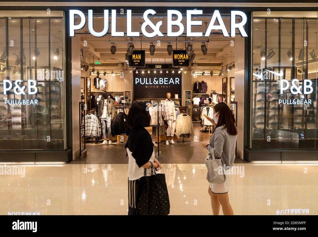 Pull & bear hi-res stock photography and images - Page 2 - Alamy
