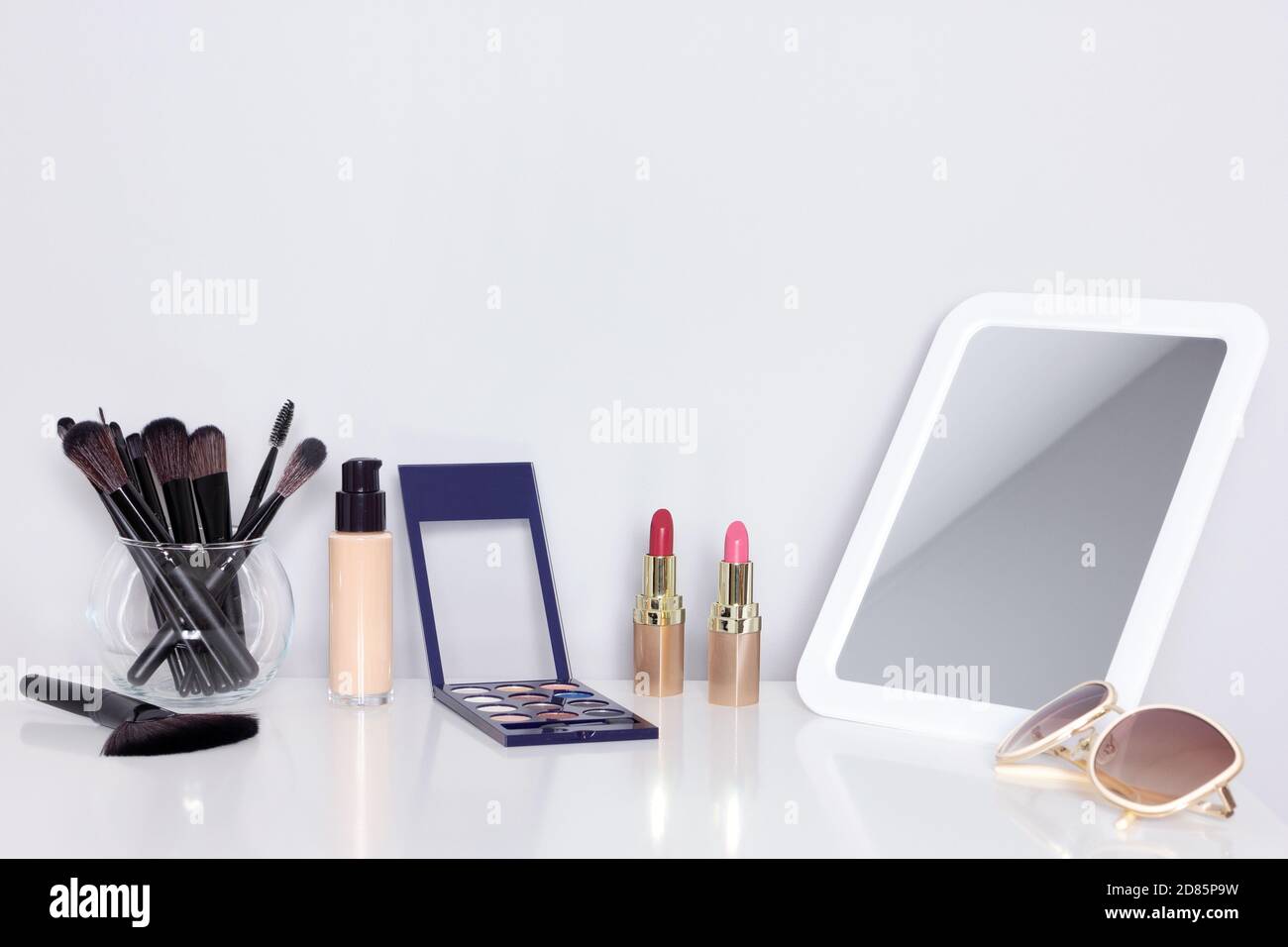 Vanity table hires stock photography and images Alamy