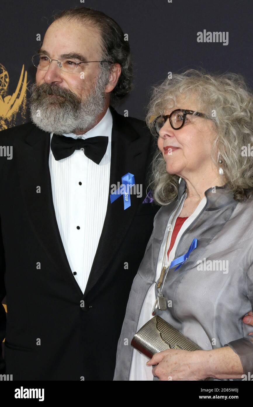 LOS ANGELES - SEP 17:  Mandy Patinkin, Kathryn Grody at the 69th Primetime Emmy Awards - Arrivals at the Microsoft Theater on September 17, 2017 in Los Angeles, CA Stock Photo